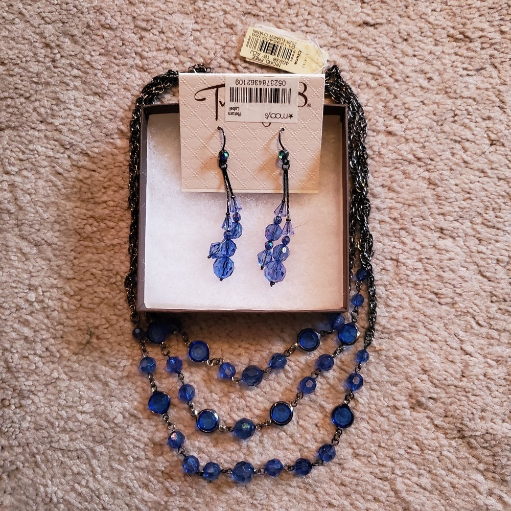 2028 Jewelry Necklace and Earring Set